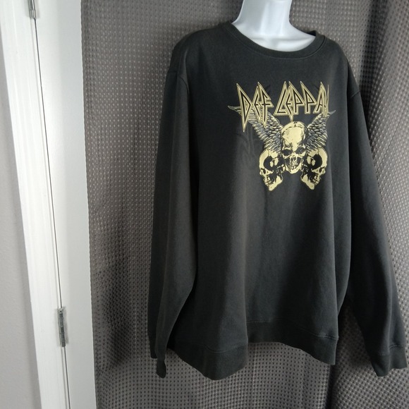 Def Leppard Skull Wings Graphic Sweatshirt Mens XXL 60% Cotton 40% Recycle Poly - Picture 2 of 12